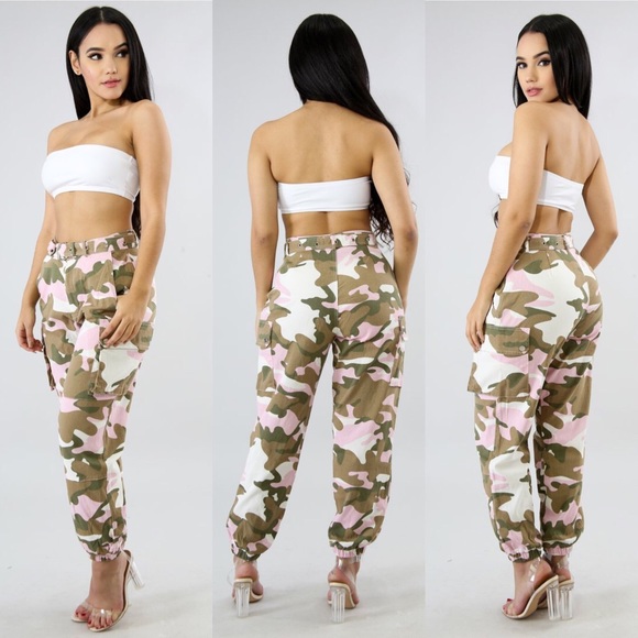 *Medium Left*Camo cargo pants - Picture 2 of 5